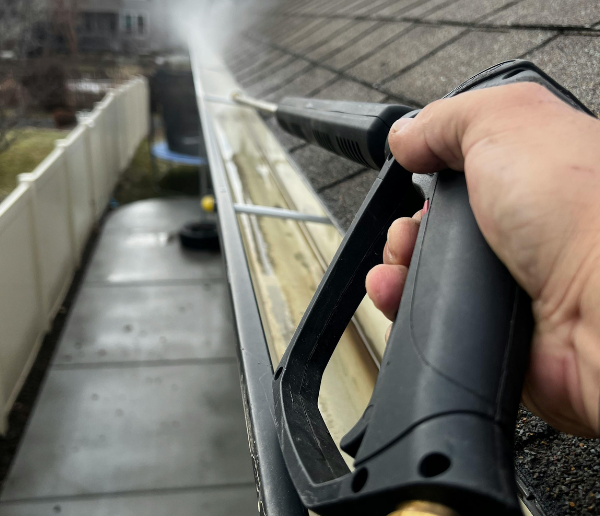 Guttering 3 e1783918171123